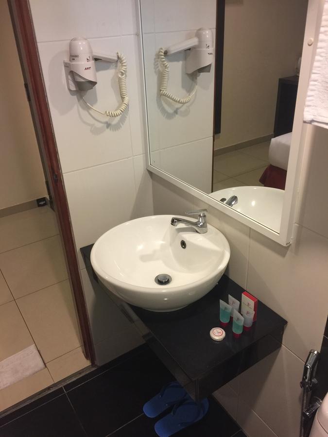 Premierz Hotel Labuan Extérieur photo