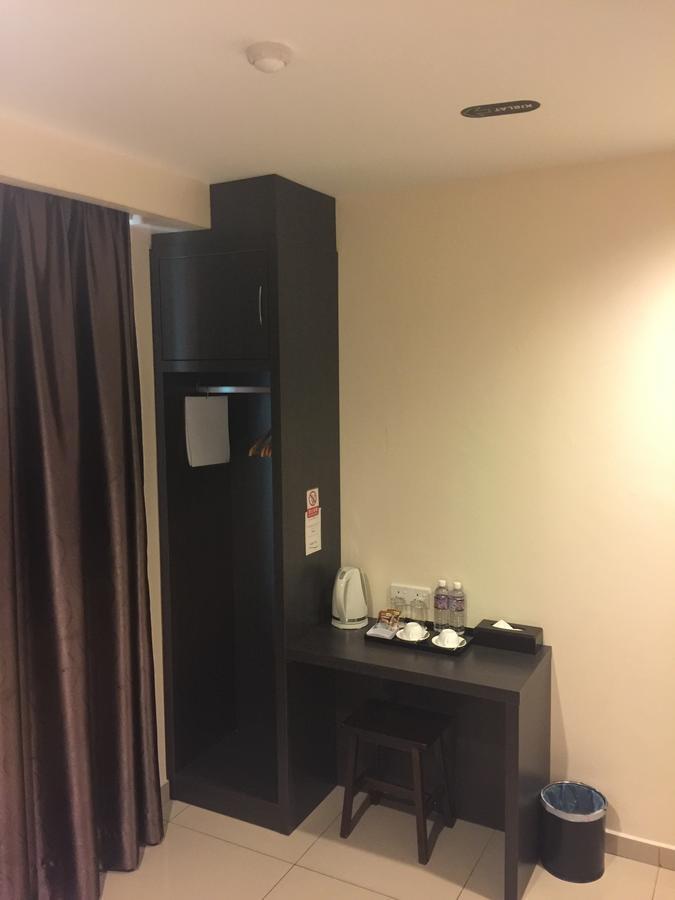 Premierz Hotel Labuan Extérieur photo